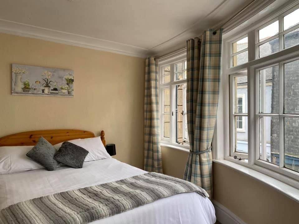 Large Twin Room in Totnes, Devon