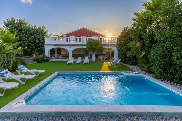 Chalet para 16 personas, con jardín y piscina - 1