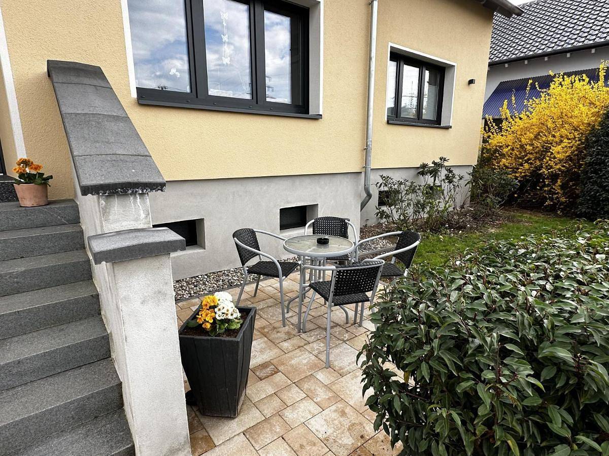 Ganze Wohnung, Haus Alt in Illingen, Saarland