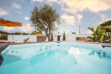 Villa pour 4 personnes, avec jacuzzi ainsi que piscine et jardin à Polignano a Mare