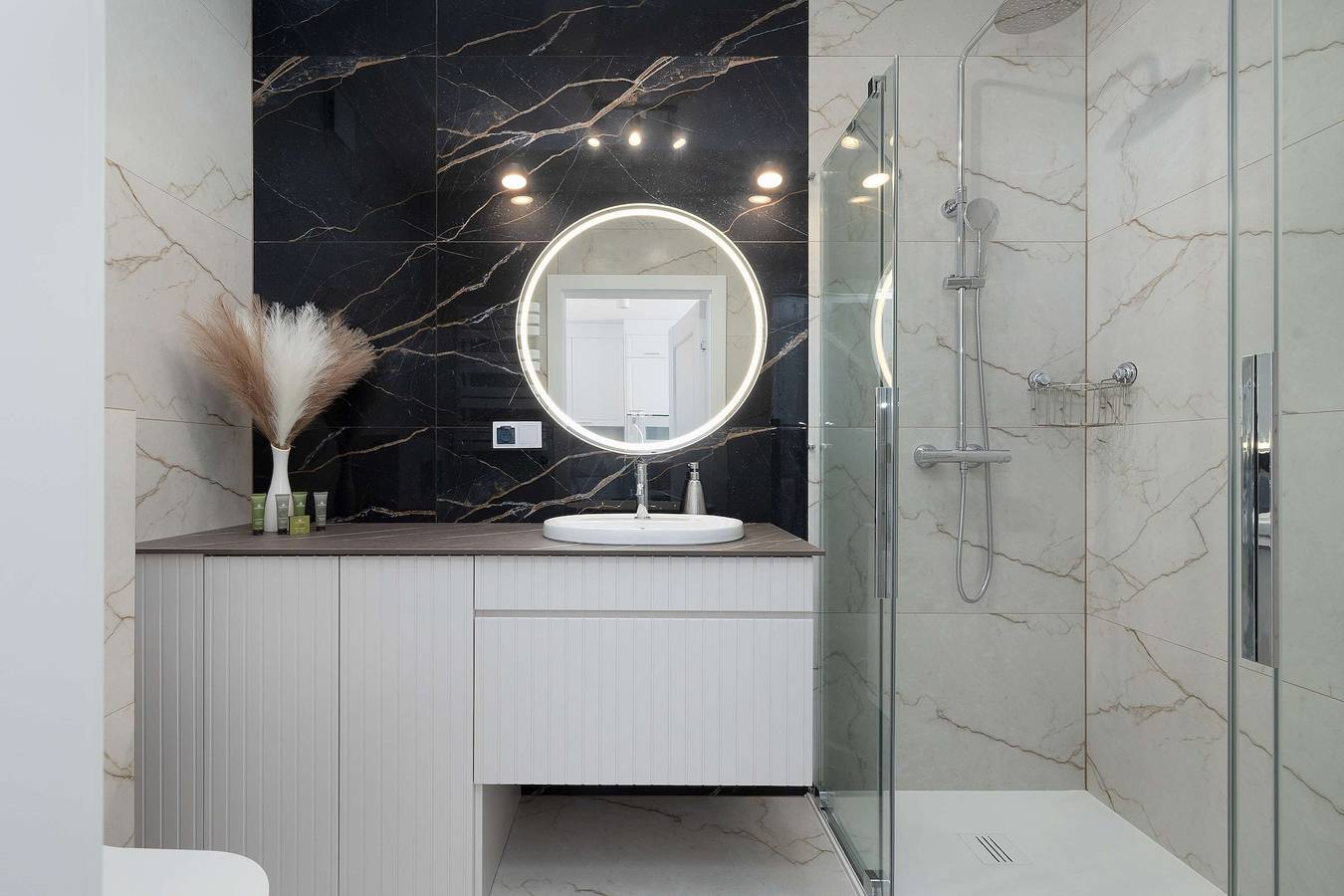 Appartement entier, Elegant Apartment with Terrace | Air Conditioning | Close to the Beach in Ustronie Morskie, Baltic Sea Pomerania