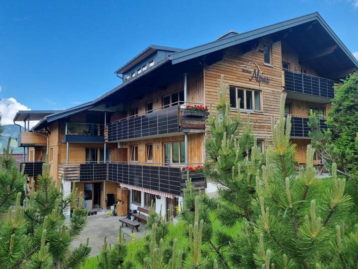 Ferienwohnung für 6 Personen, mit Balkon und Terrasse sowie Garten im Kleinwalsertal