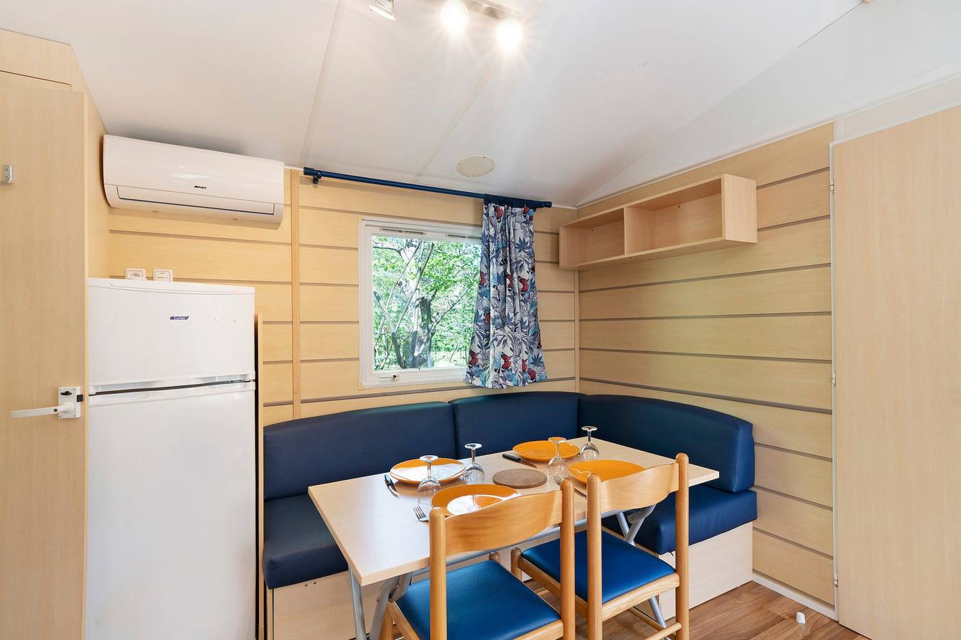 Mobile Home for 4 with Shared Pool, Wi-Fi, Air Conditioning – Périgord Noir in Saint-Martial-de-Nabirat, Périgord Noir