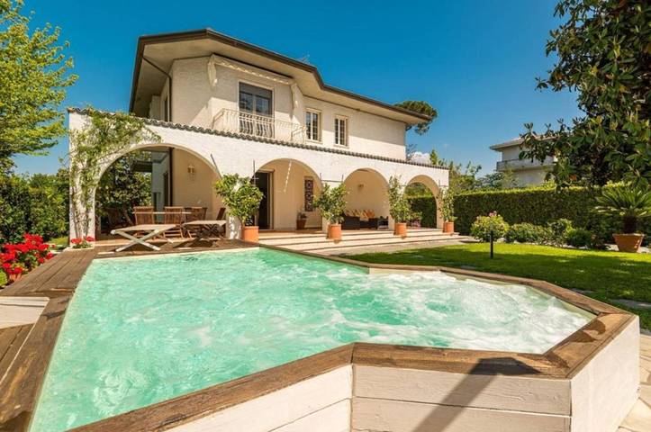 Appartamento vacanze per 12 persone, con piscina e panorama nonché giardino, con animali domestici - 1