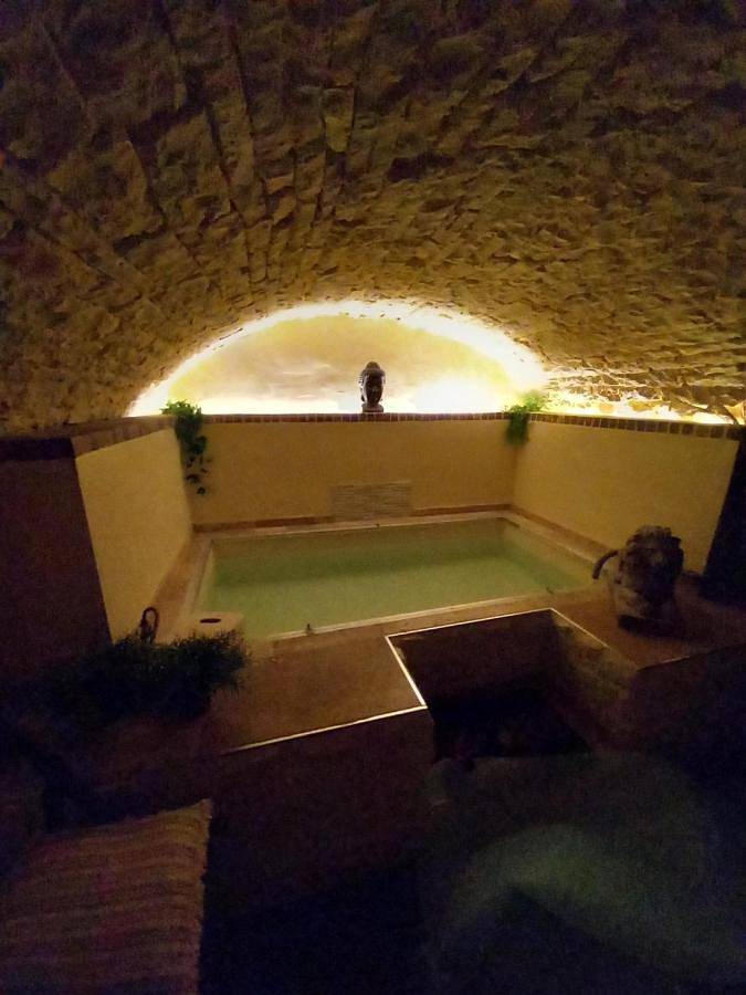 Gîte pour 2 personnes, avec jacuzzi à Coligny