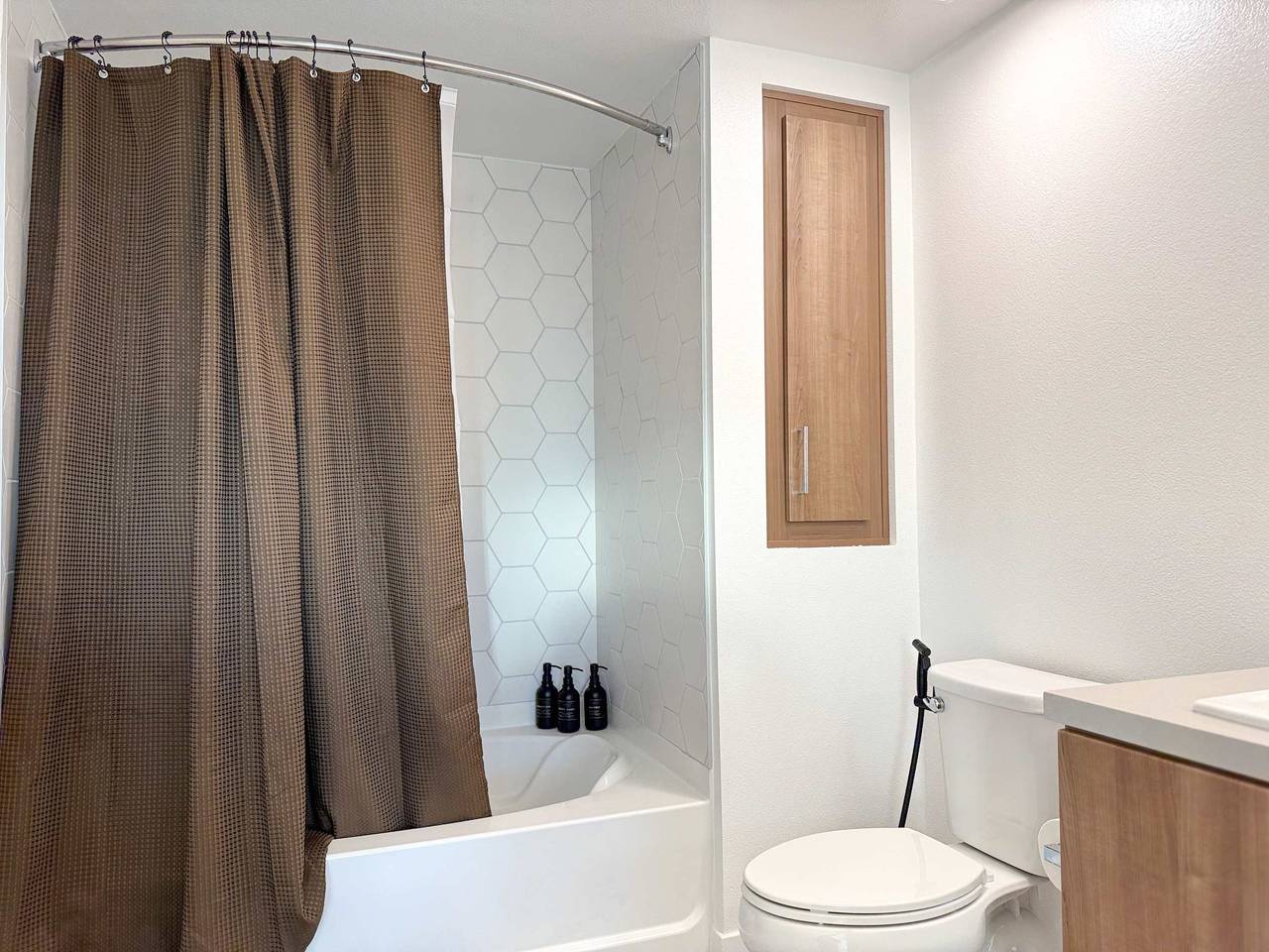Entire apartment, Sunny Home in Mid-Hollywood  Pool   Free Parking  in Hollywood, Los Angeles