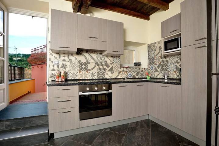 Ferienhaus für 4 Personen, mit Balkon/Terrasse und Pool in Imperia - 2