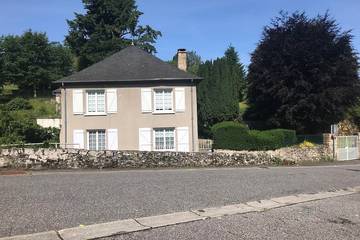 Gîte pour 6 personnes, avec terrasse à Treignac