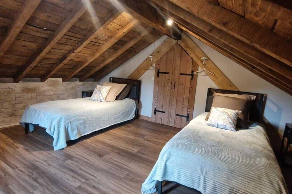 Self-catering cottage near Gérardmer, close to the lake and skiing in Anould, Saint-Dié-des-Vosges