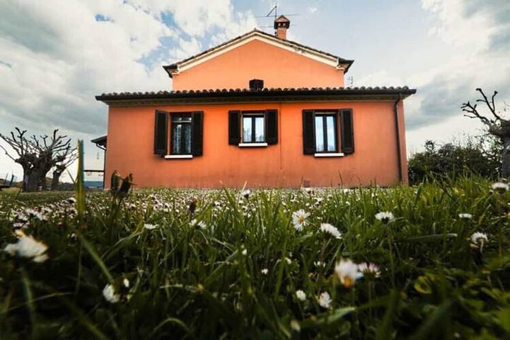 Agriturismo per 2 persone, con animali domestici in Urbania