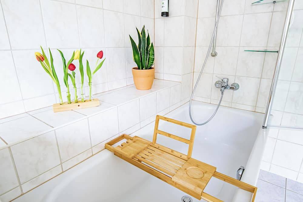 Ganze Wohnung, Rennsteig Apartment Ruhla - voll ausgestattete, neue Ferienwohnung bei Eisenach in Wartburg, Ruhla