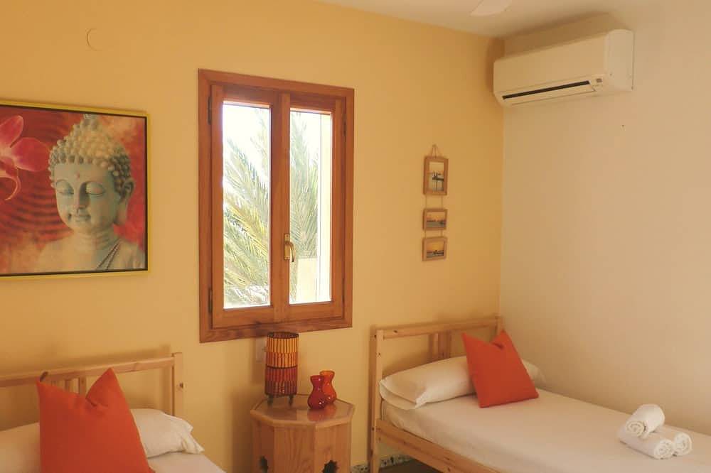 Haus Mit Pool 2Km Von Ibiza in Sant Jordi de ses Salines, Sant Josep de sa Talaia