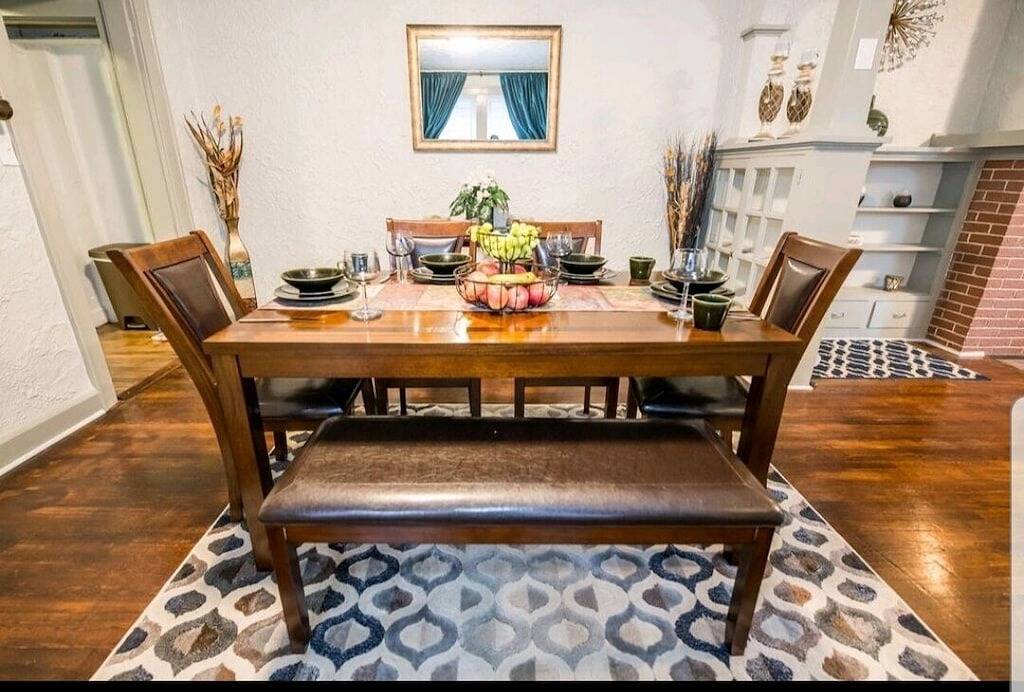 Perfekte Basis für Ihre Indy-Reise! 3bd / 1bth Duplex !! in Indianapolis, Indiana