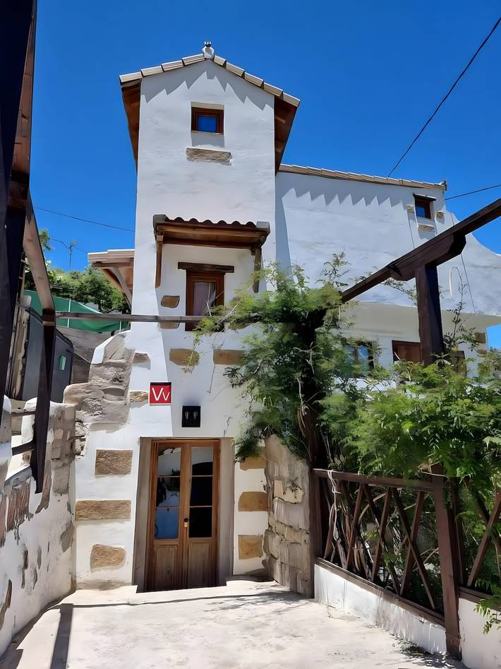 Entire apartment, Vacation 'El Nido Fuente Hervera' with Mountain View, Private Terrace and Wi-Fi in Las Lagunetas, Vega de San Mateo