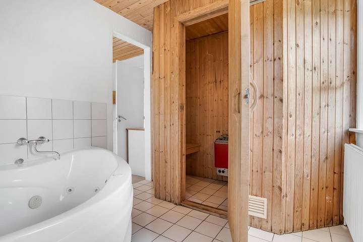 Spacious holiday home near the North Sea, brimming with activities in Ringkøbing, Holmsland Klit