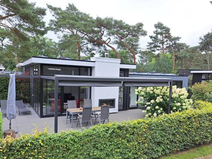Vakantiepark voor 4 personen, with Terras and Tuin as well as Kinderzwembad and Zwembad op de Hoge Veluwe