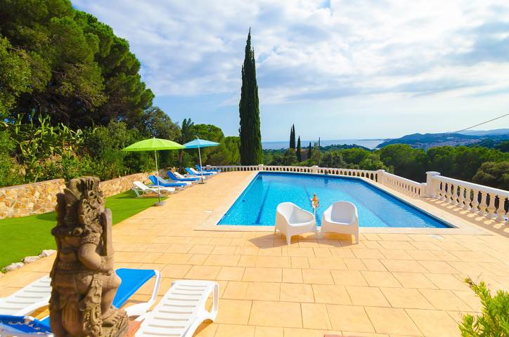 Finca für 14 Personen, mit Terrasse und Garten in Lloret de Mar
