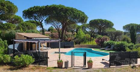 Cottage pour 2 personnes, avec jardin ainsi que piscine et vue à Vidauban