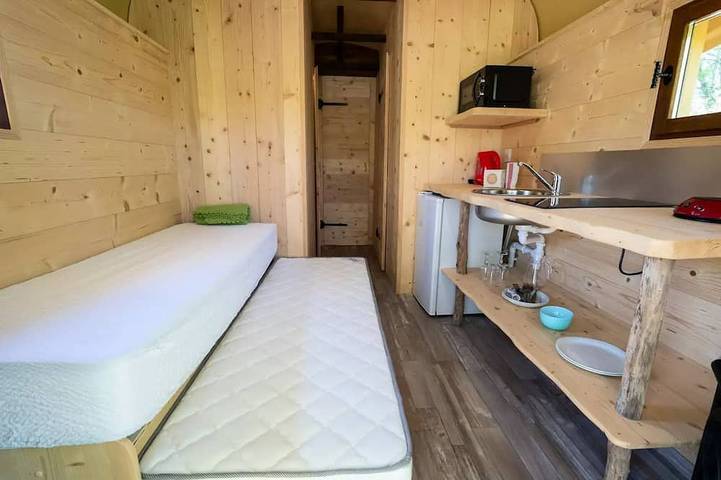 Gîte pour 4 personnes, avec jacuzzi ainsi que terrasse et sauna à Chassenard