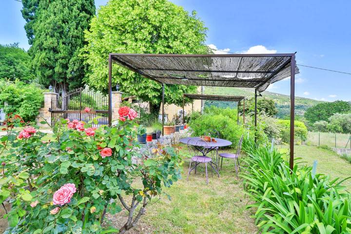 Gîte pour 6 personnes, avec terrasse et jardin à Le Bar-sur-Loup