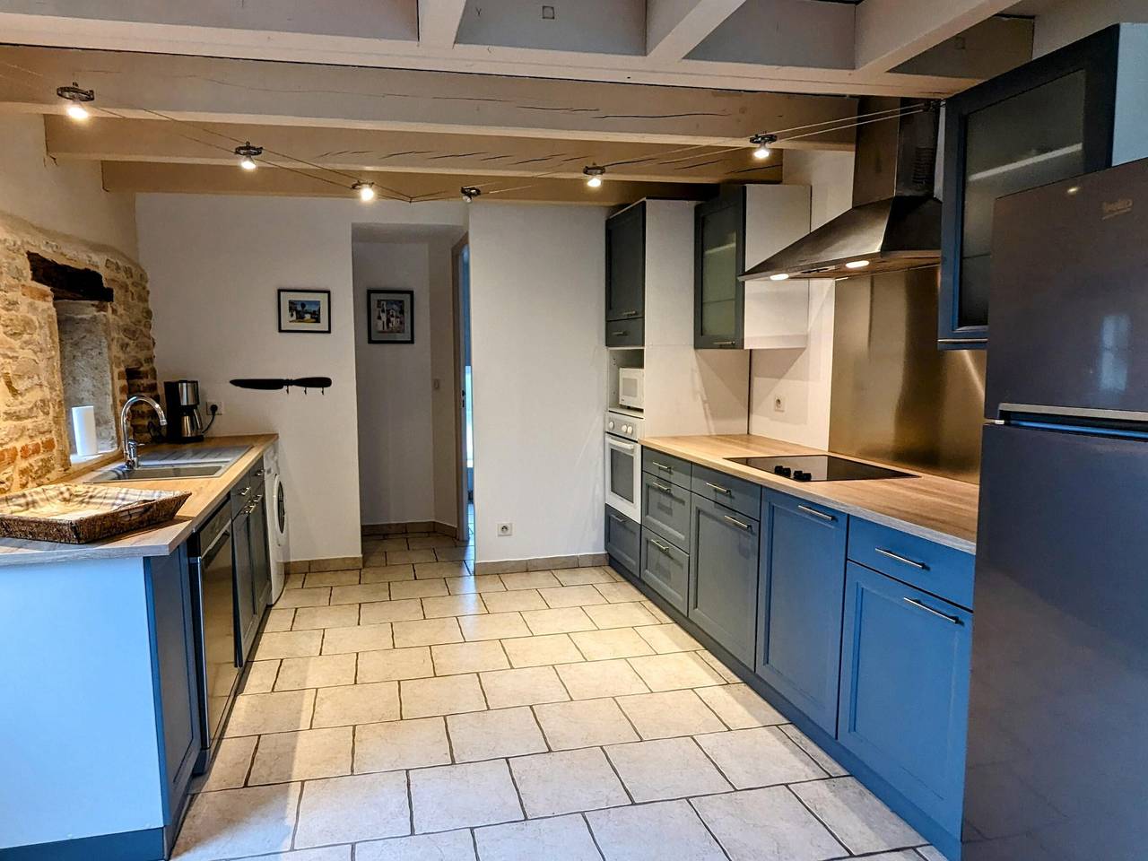 Stone house with pool, terrace and private parking in Meursanges, Beaune region