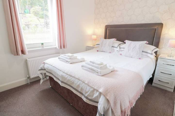 Simply Suite, pet friendly, with a garden in Castle Douglas in Loch Ken, Castle Douglas