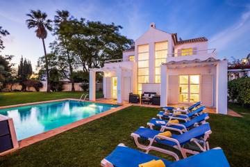 Location de vacances pour 8 personnes, avec jardin à Guia