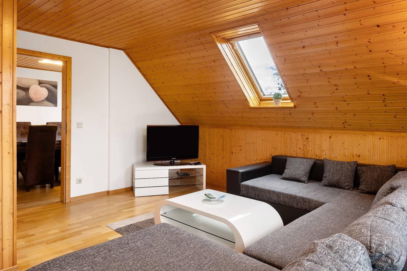 Ganze Wohnung, Ferienwohnung 'Stadtvilla' mit privatem Garten und Wi-Fi in Magdeburg, Elbe-Börde-Heide