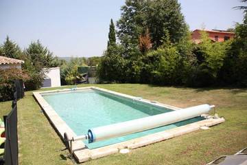 Location de vacances pour 8 personnes, avec terrasse et jardin à Éguilles
