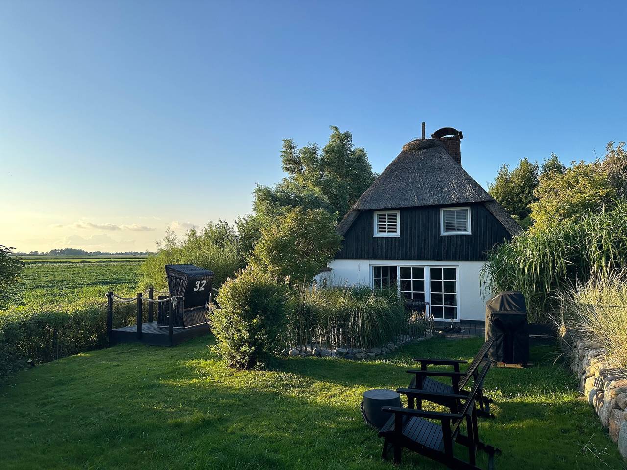 Holiday Home 'Loft32' with Private Terrace, Private Garden and Wi-Fi in Nordstrand (Municipality), Nordseeküste