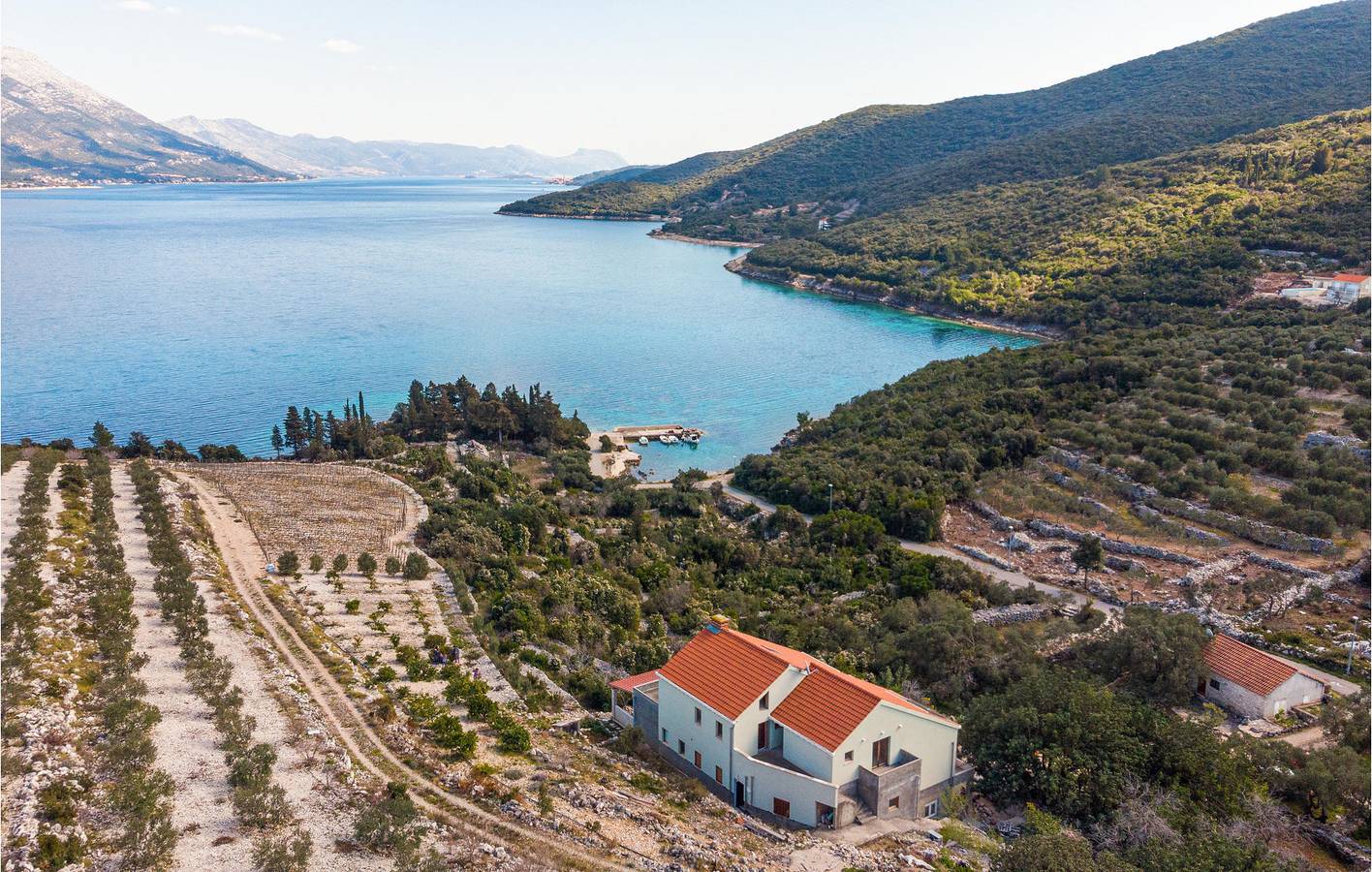 Geheel vakantieappartement, Gezellig appartement met 2 slaapkamers, terras, wifi en airconditioning, vlak bij het strand van Tri Žala in Kneza, Korcula