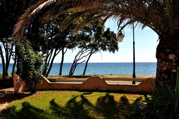 Location de vacances pour 6 personnes, avec vue ainsi que terrasse et piscine, animaux acceptés dans Plage Venga Di L Oru Santa Maria Poggio