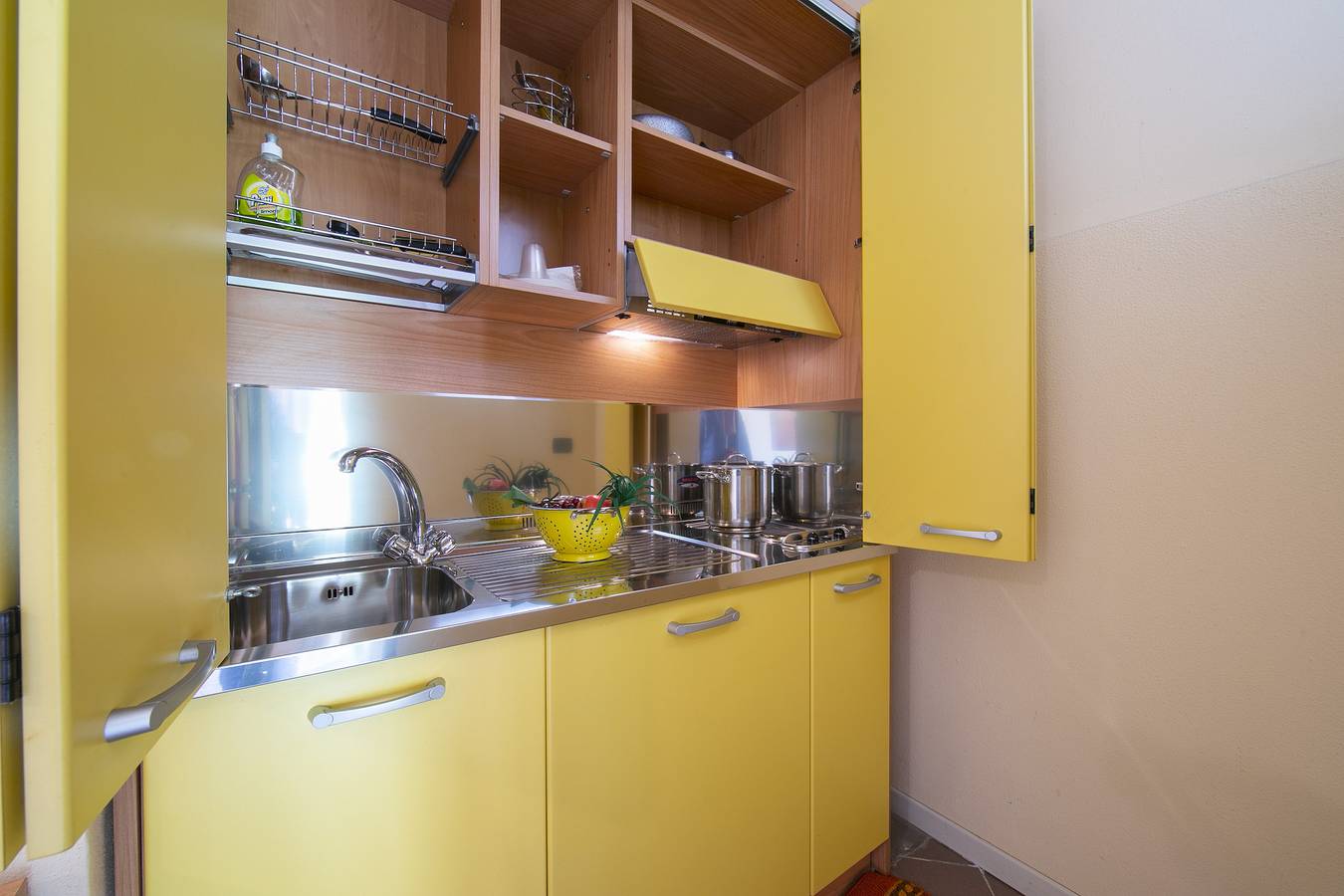 Apartamento entero, Yellow Apartment Desenzano With Smart Tv in Desenzano del Garda, Montañas Garda