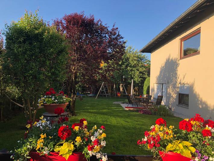 Ferienwohnung für 6 Personen, mit Balkon und Balkon/Terrasse sowie Terrasse und Garten