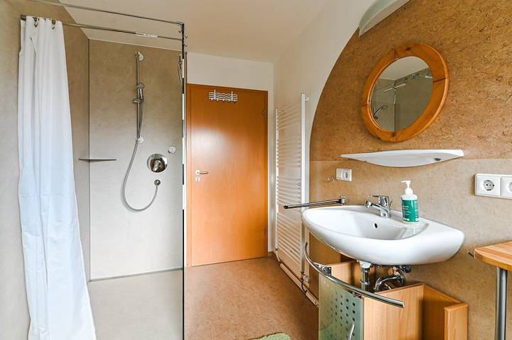 Ferienwohnung für 5 Personen, mit Terrasse und Garten in Aulendorf - 4