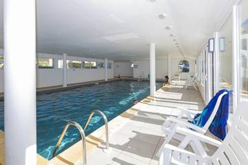 Gîte pour 8 personnes, avec piscine ainsi que sauna et balcon à Le Tronchet