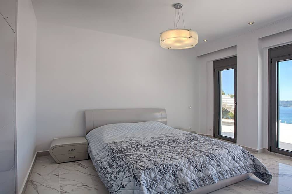 Villa mit Privatpool und atemberaubendem Blick aufs Meer und auf den Berg Athos in Sarti, Sithonia Halbinsel