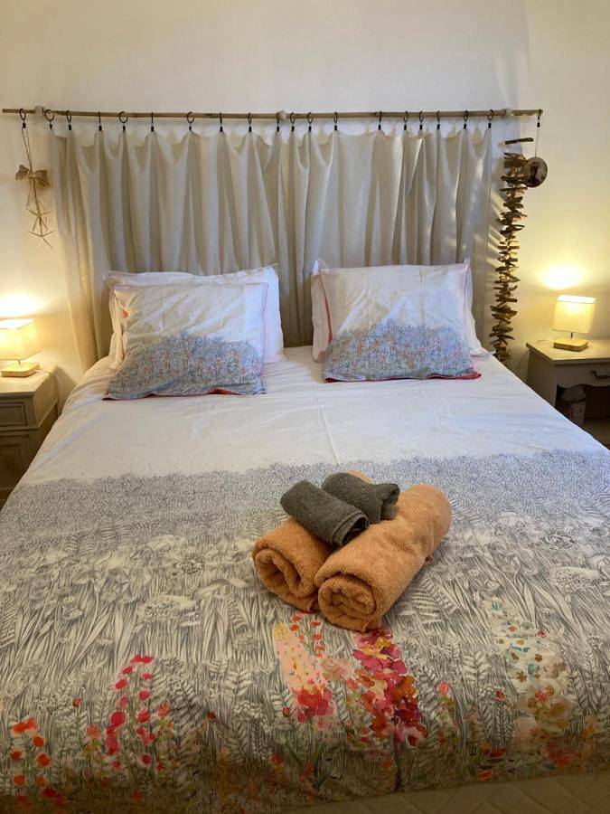 Chambre d’hôte pour 2 personnes, avec piscine et terrasse ainsi que jacuzzi et jardin, animaux acceptés