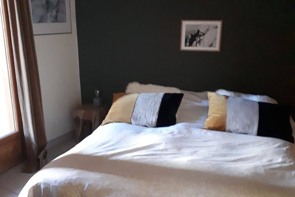 Between St Veran And Ceillac Beautiful chalet comfort mezzanine fireplace 3Bathrooms  in Château-Ville-Vieille, Queyras