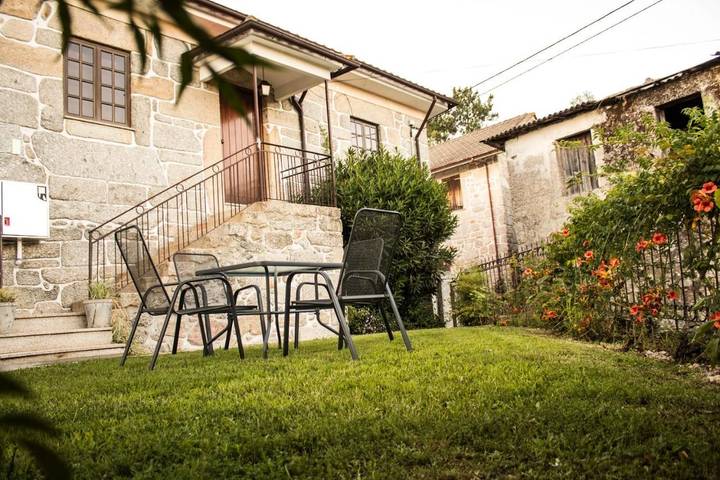 Location de vacances pour 4 personnes, avec piscine ainsi que vue et jardin, animaux acceptés dans Póvoa de Lanhoso - 4