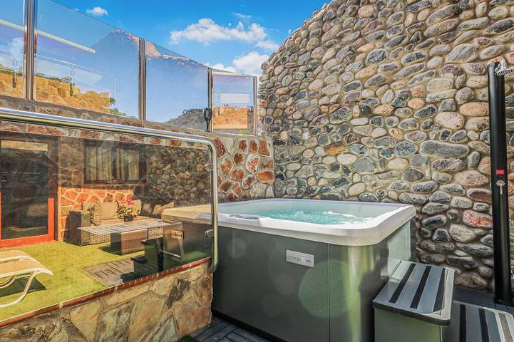 Chalet para 6 personas, con piscina y jacuzzi en Pueblo de Tauro