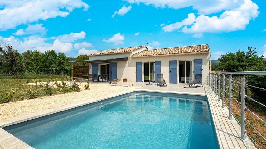 Gîte pour 4 personnes, avec jardin ainsi que terrasse et piscine à Saint-André-de-Roquepertuis