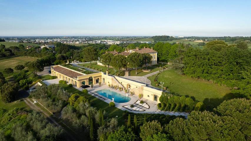 Casa vacanza per 24 persone, con sauna e giardino nonché piscina e panorama, con animali domestici in Bertinoro