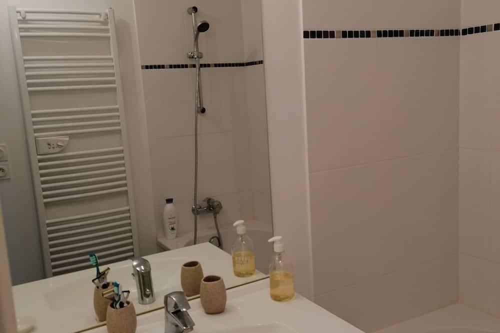 Ganze Wohnung, La Trinite Sur Mer. Appartement 40m2, Terrasse de 8m2, vue Mer, Proche Plages in La Trinité-sur-Mer, Côte des Mégalithes