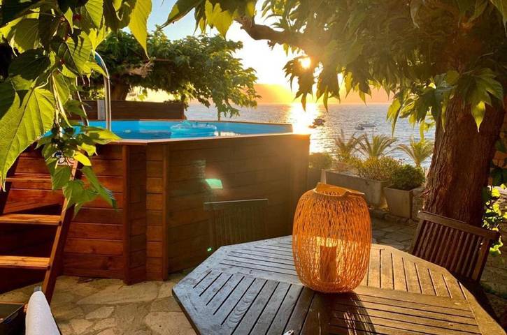 Appart’hôtel pour 4 personnes, avec piscine ainsi que terrasse et vue, animaux acceptés