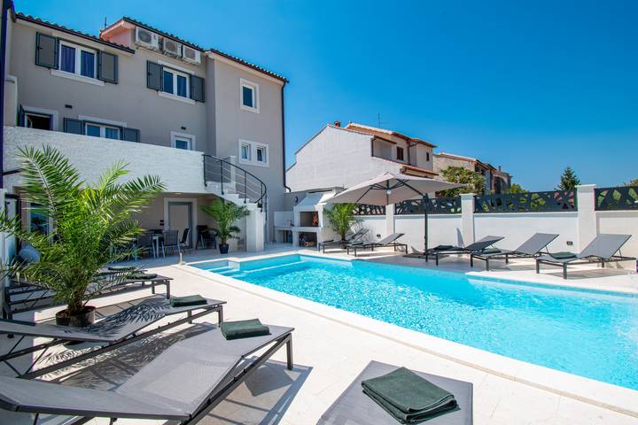Dom dla 10 osób, z Balkon i Taras oraz Basen w Banjole