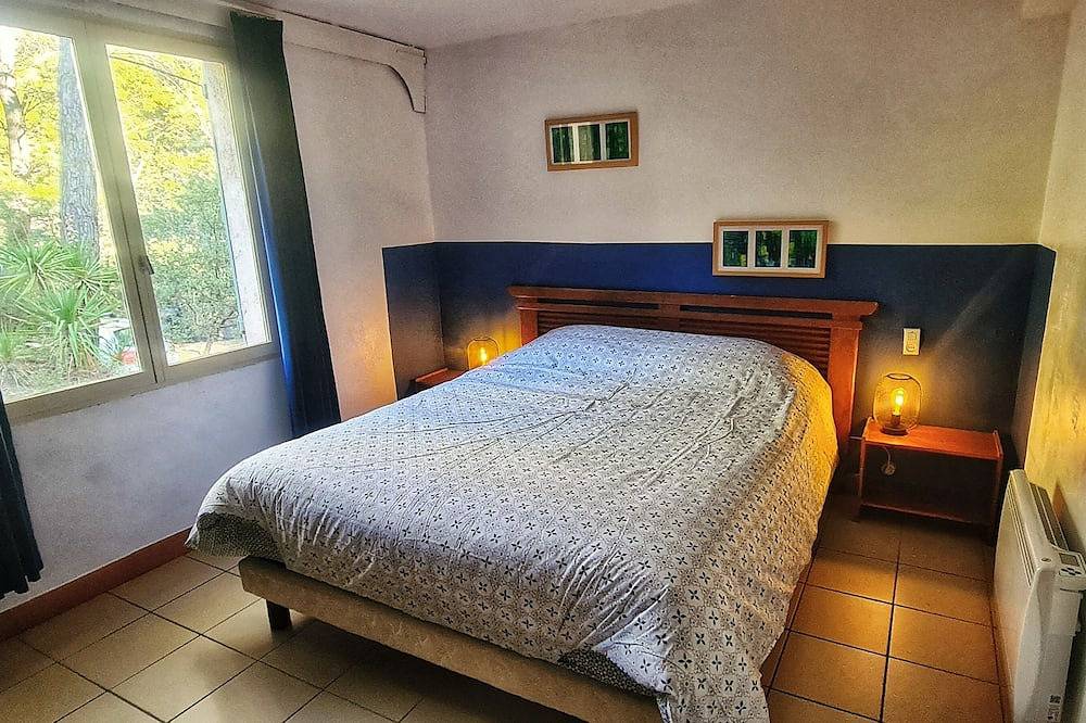 Gîte in a peaceful setting between olive trees and swimming pool in Salernes, Draguignan region