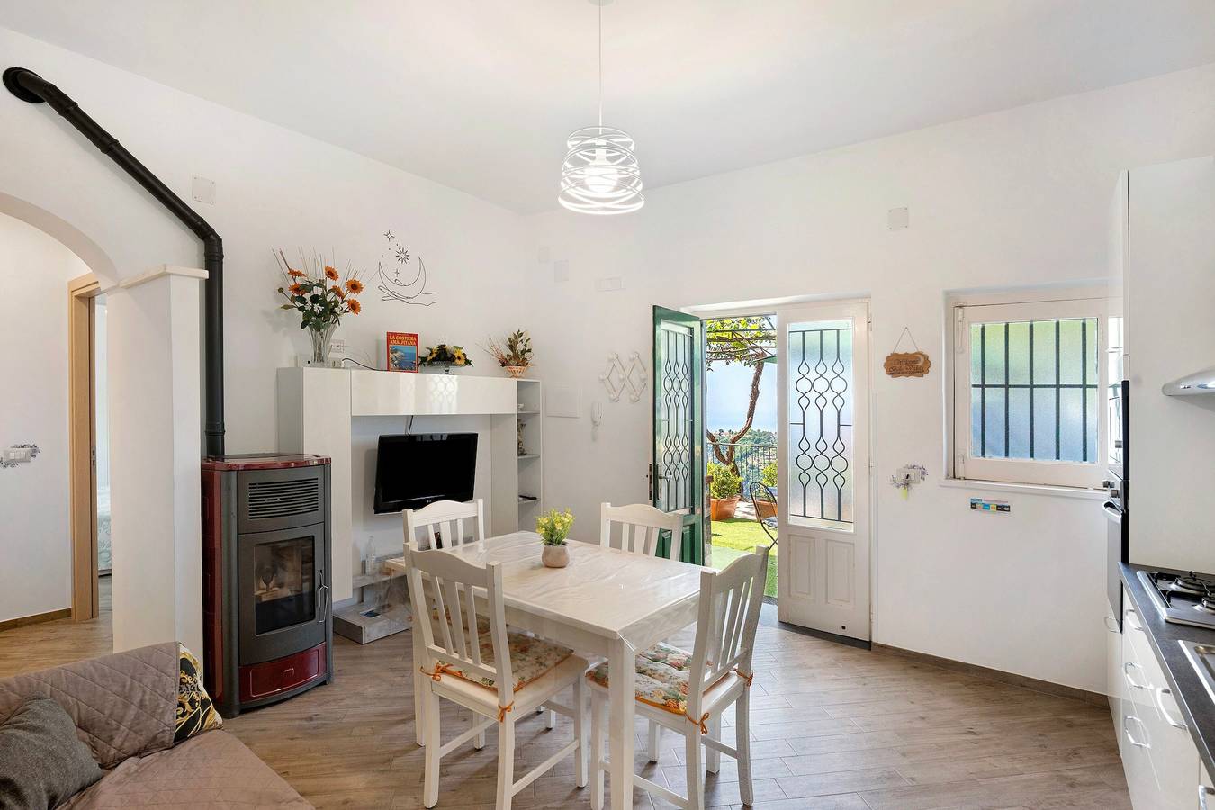 Ganze Wohnung, Apartment 'Bella Veduta Luna' mit Meer- und Bergblick, Wlan und Klimaanlage in Pianillo, Agerola