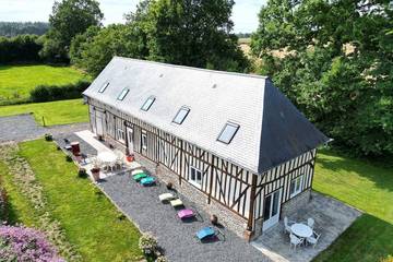 Gîte pour 8 personnes, avec jardin et terrasse à Moyaux