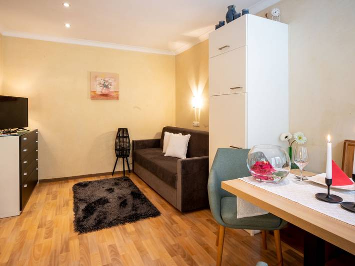Ferienwohnung für 2 Personen, mit Balkon und Garten sowie Sauna in See - 3